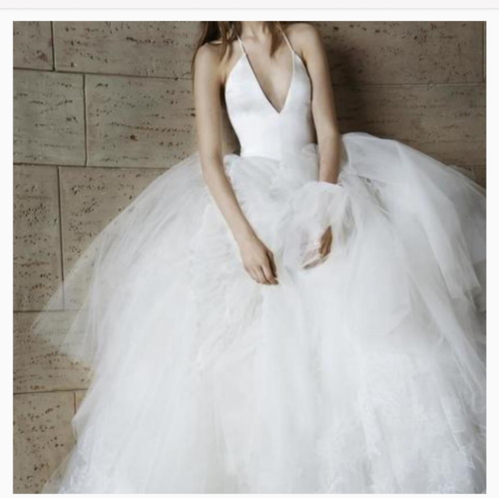 Vera Wang Odette Deep V Ivory Wedding Dress Size 0